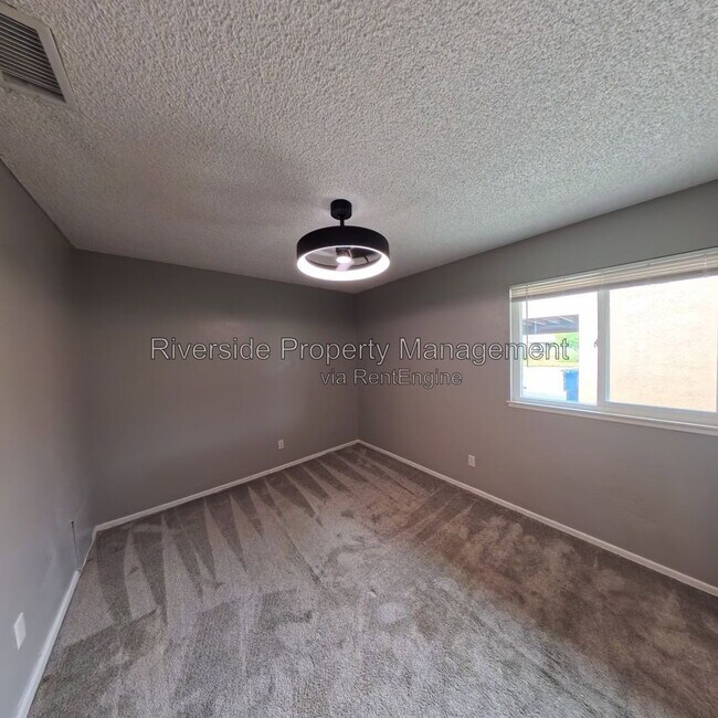 Building Photo - 5025 Pearblossom Dr