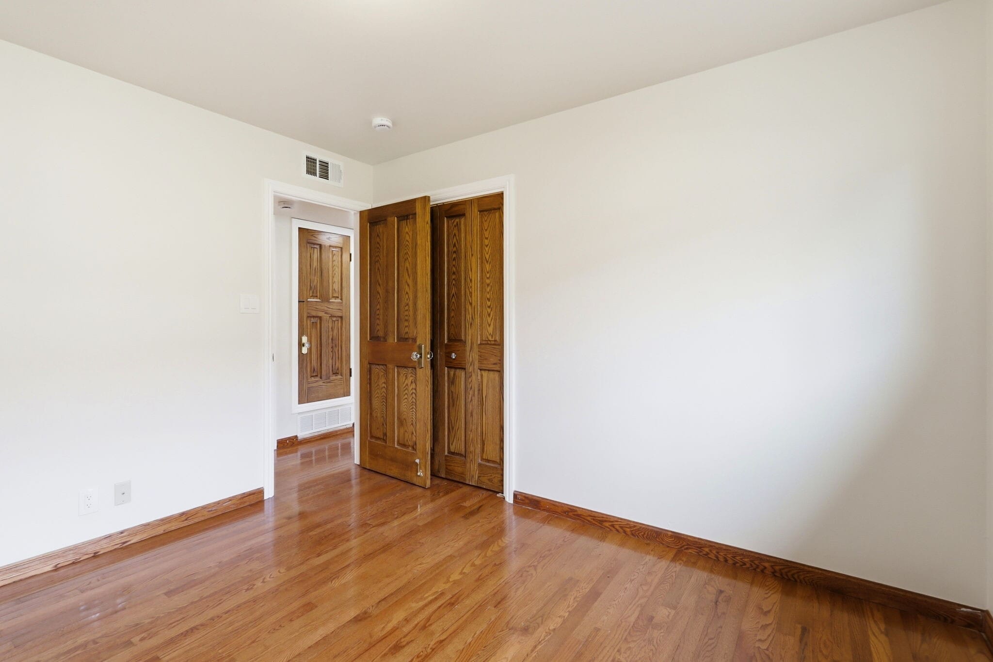 Building Photo - 927 Lorne Way