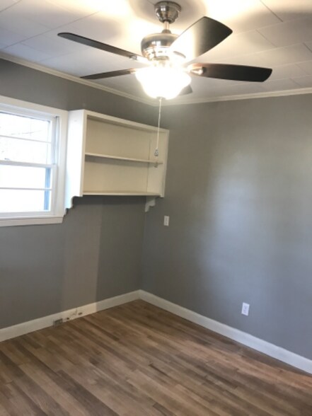 Building Photo - 300 N Hampton Rd