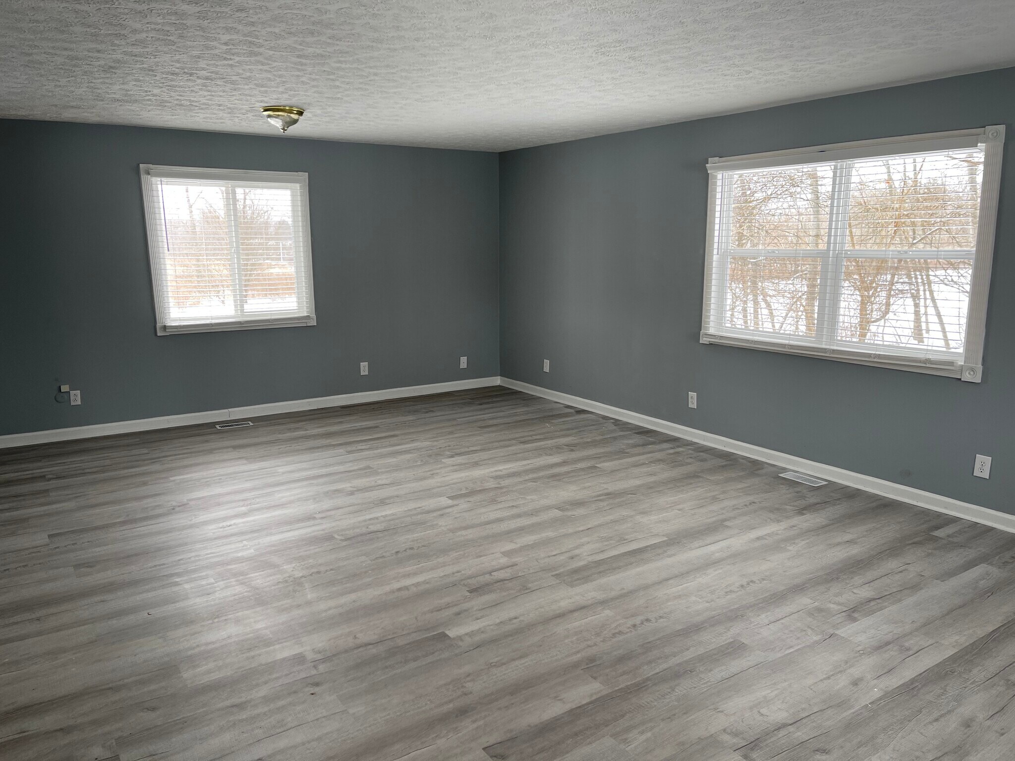 Building Photo - 1592 E 236th St