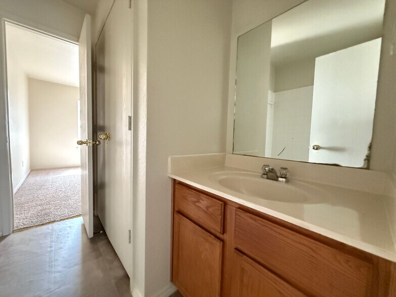 Building Photo - 403 Creek St