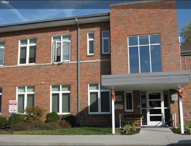 Building Photo - Chaumiere Place