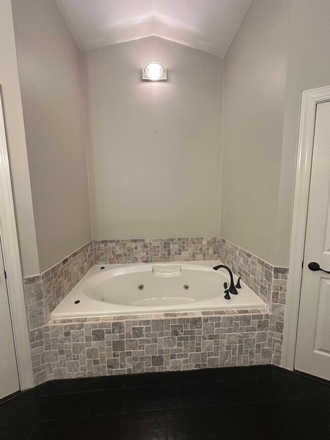 Building Photo - Killearn Pebble Creek HOA Community 2/2 Si...