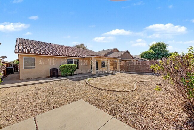 Building Photo - 6508 W Hilton Ave