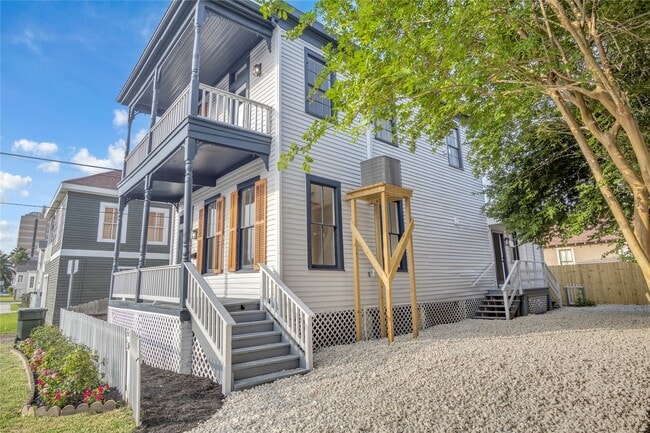 Building Photo - 614 11th St