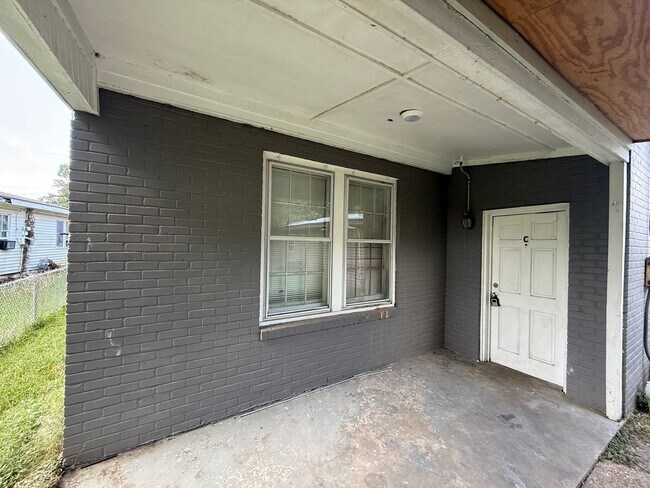 Building Photo - 427 General Mouton Ave