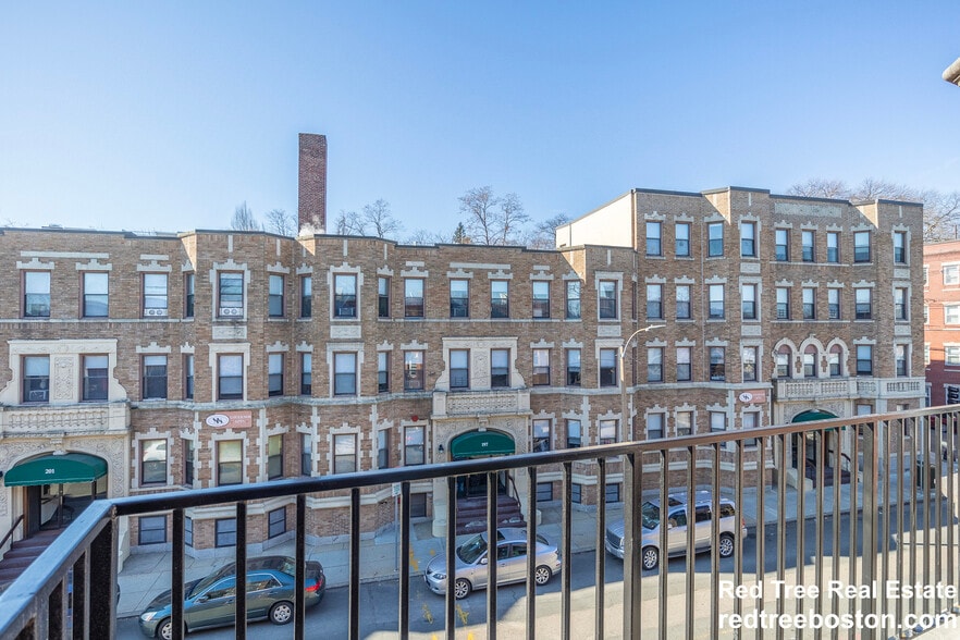 Building Photo - 190 Kelton