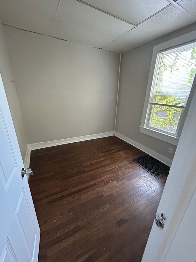 Building Photo - 201 N 16 St