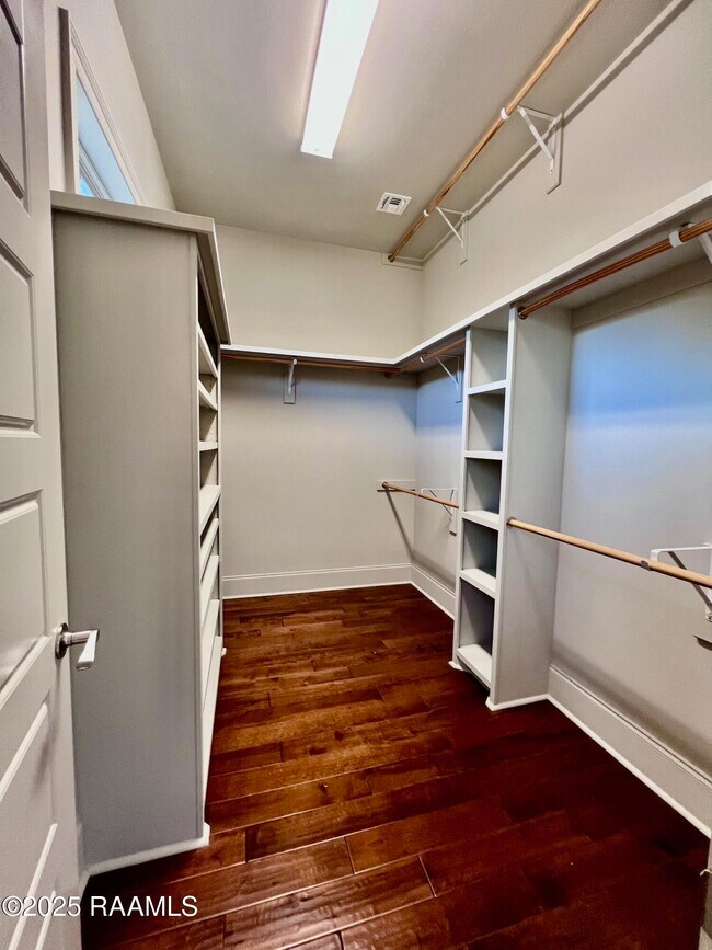 Building Photo - 411 Dunvegan Ct