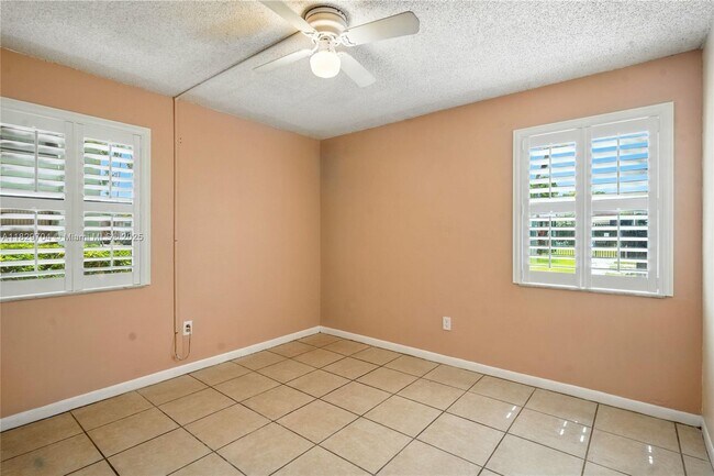 Building Photo - 9802 Hammocks Blvd