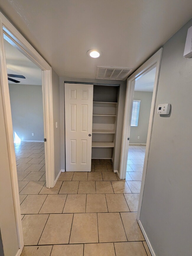 Building Photo - 2 Bedroom with private fenced yard!