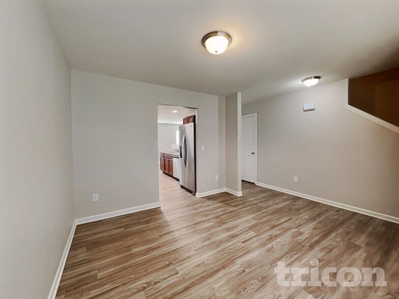 Building Photo - 4114 Vershire Ave