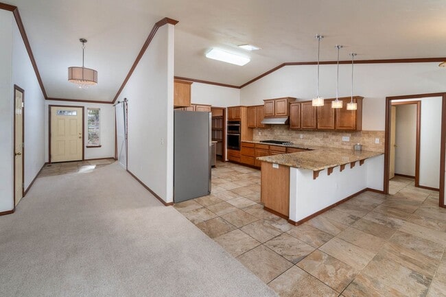 Building Photo - This could be your dream home! Must see!!