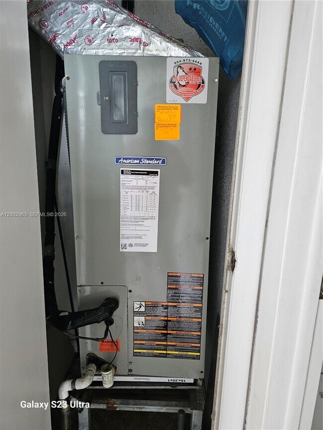 Building Photo - 20400 W Country Club Dr