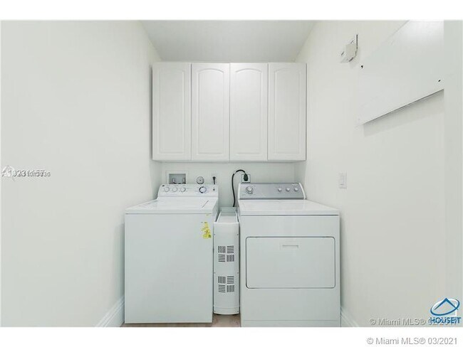 Building Photo - 3181 Matilda St