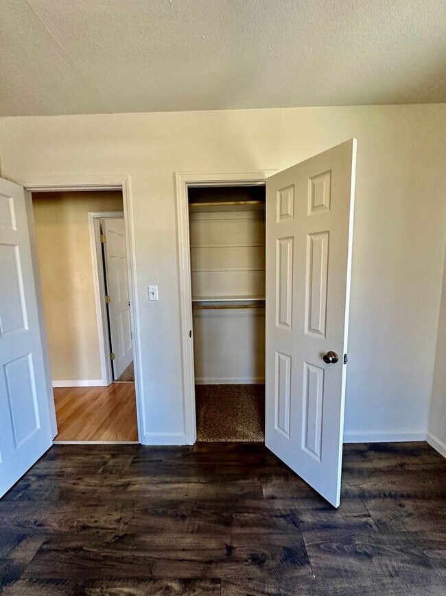 Building Photo - Large 3-Bedroom, 1-Bath Duplex with ALL UT...