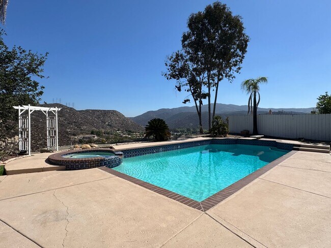 Building Photo - All Remodeled Rancho San Diego Home