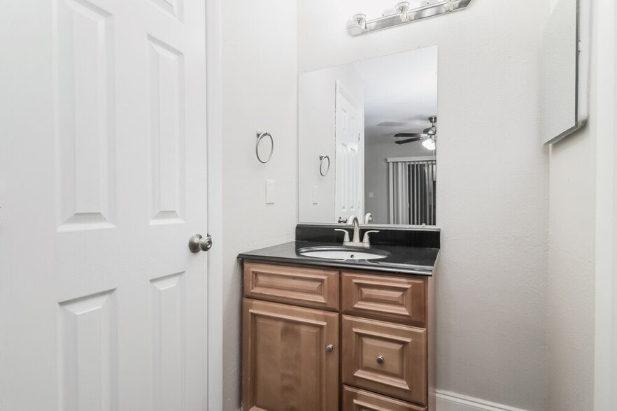 Building Photo - 978 Windsong Cir