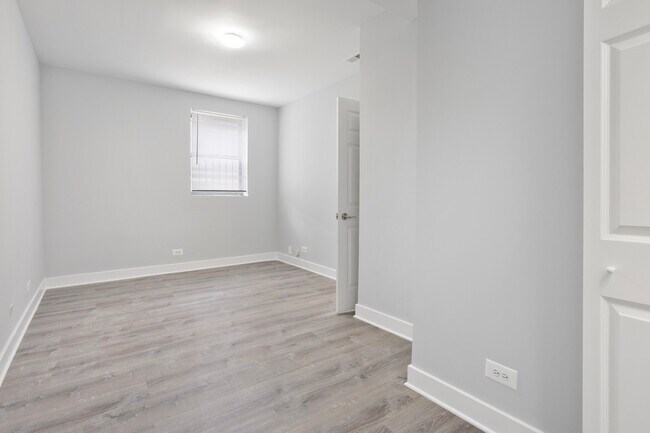 Building Photo - 7530 N Seeley Ave