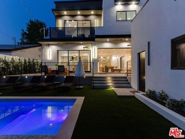 Building Photo - 5929 Hesperia Ave