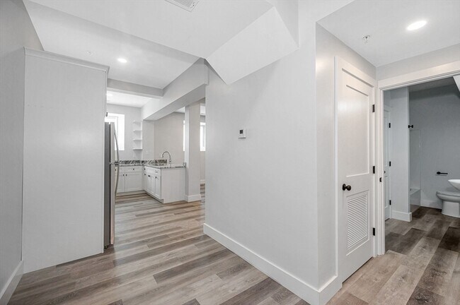 Building Photo - 72 Boisvert St