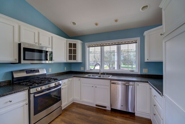 Building Photo - 2770 Sunflower Dr