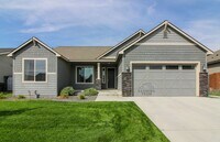 Building Photo - 9813 Chinook Dr