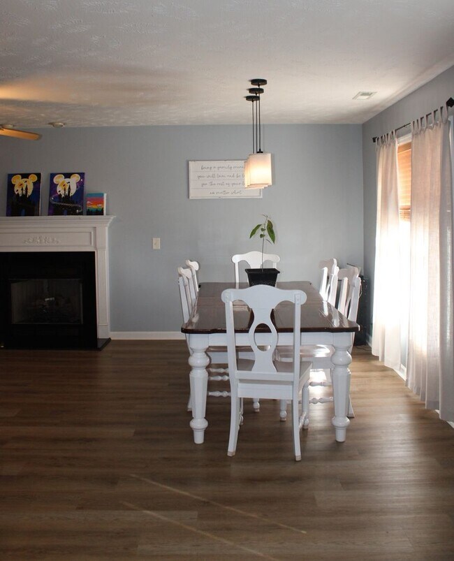 Building Photo - Beautiful Home in Hubert