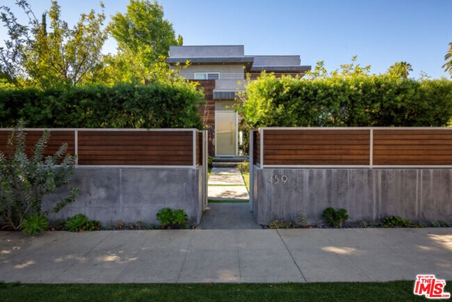 Building Photo - 459 Flores St
