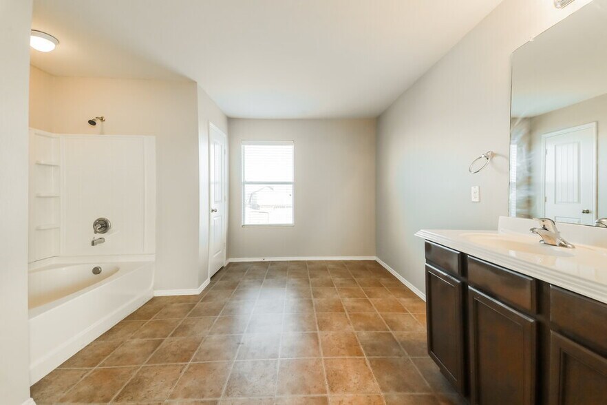 Building Photo - 4024 Cane River Rd