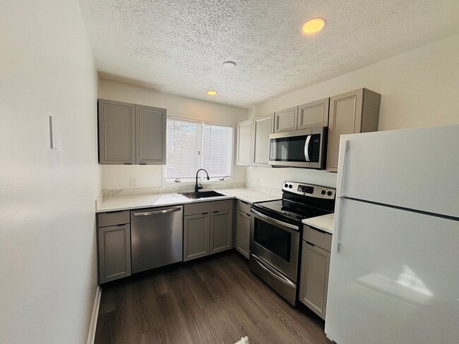 Building Photo - 1443 Sandy Cir