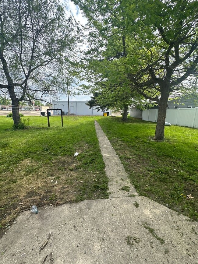 Building Photo - 805 2nd Ave SW