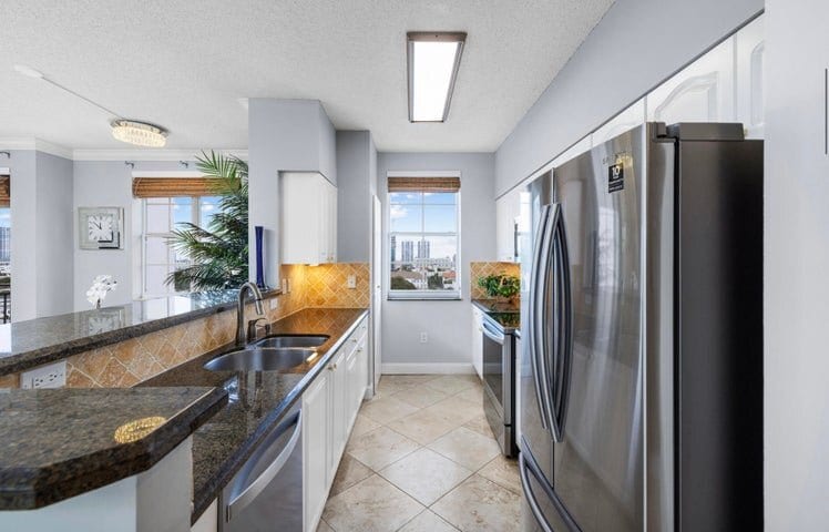 Building Photo - 616 Clearwater Park Rd