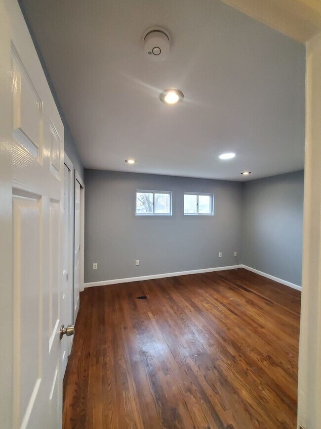 Building Photo - 3 bed 1 bath