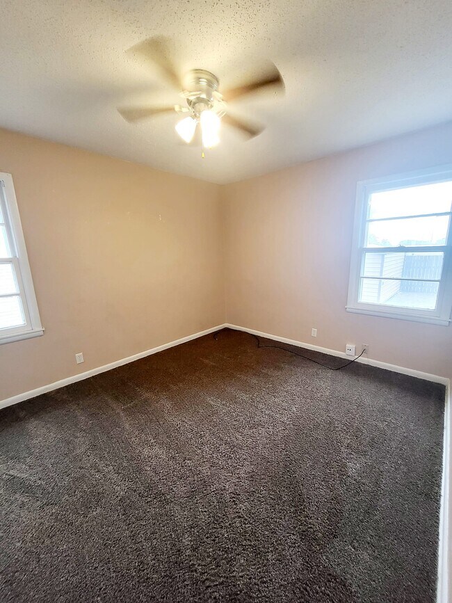 Building Photo - 3208 42nd St