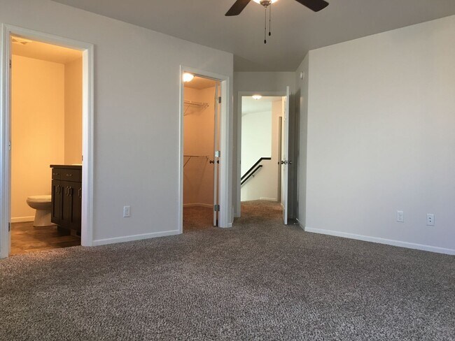 Building Photo - 3 Bed 3 Bath Single Family Home