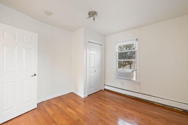 Building Photo - 330 2nd St