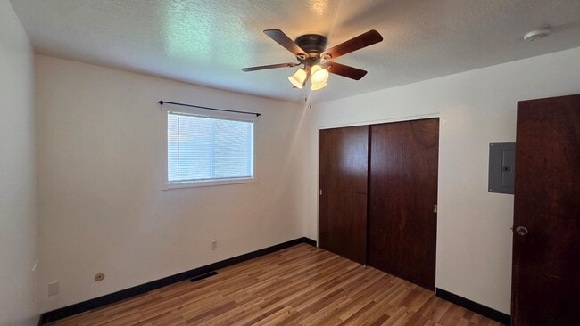 Building Photo - Remodeled Two Bedroom Duplex Off Reserve