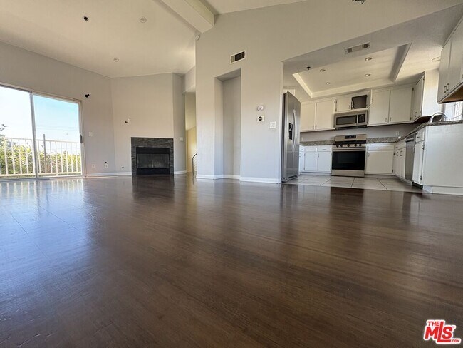 Building Photo - 741 Venice Way