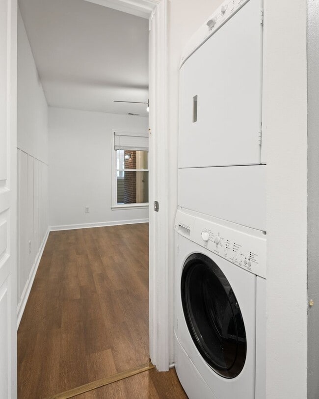 Building Photo - Recently renovated condo near Crabtree!