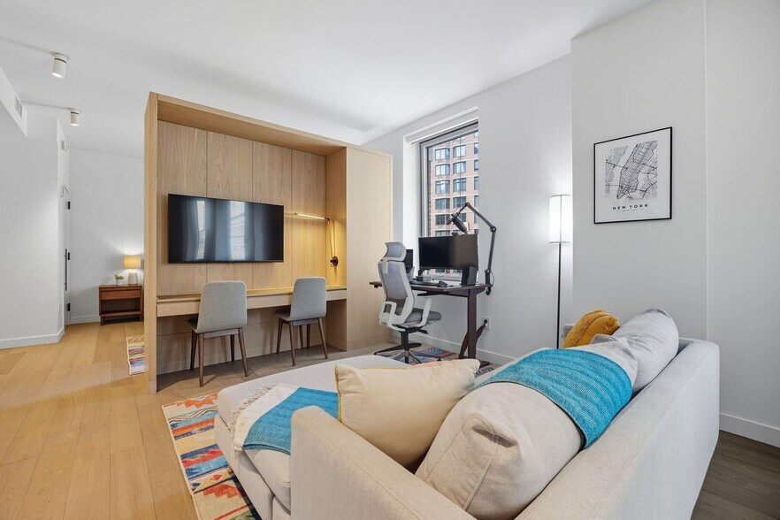 Building Photo - 84 William St