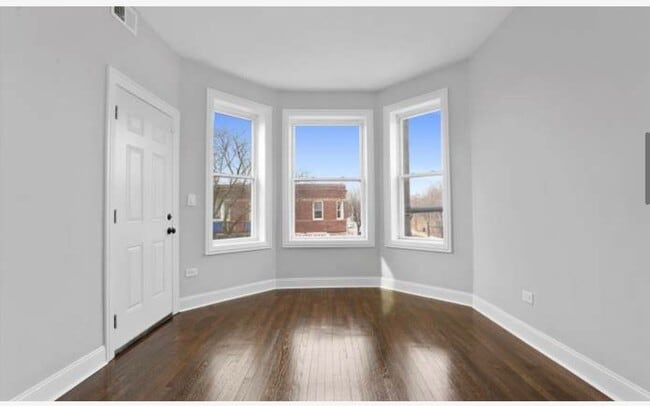 Building Photo - 957 N Central Park Ave