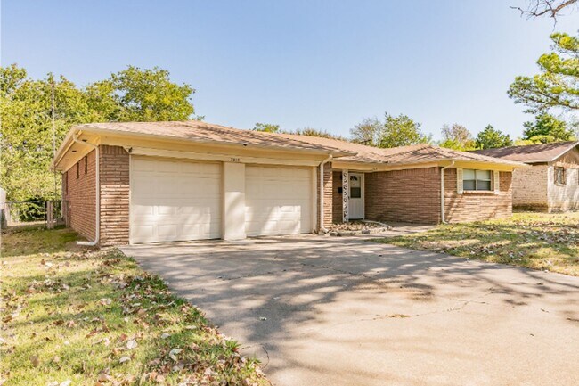 Building Photo - 7513 Maple Dr