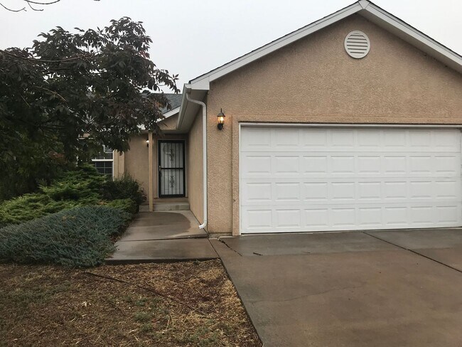 Building Photo - 3 bed, 2 bath with A/C in Fountain Mesa Heights - Available Now! MileStone Real Estate Services