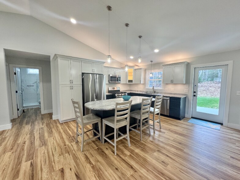 Building Photo - 49 Fort Point Cove Rd