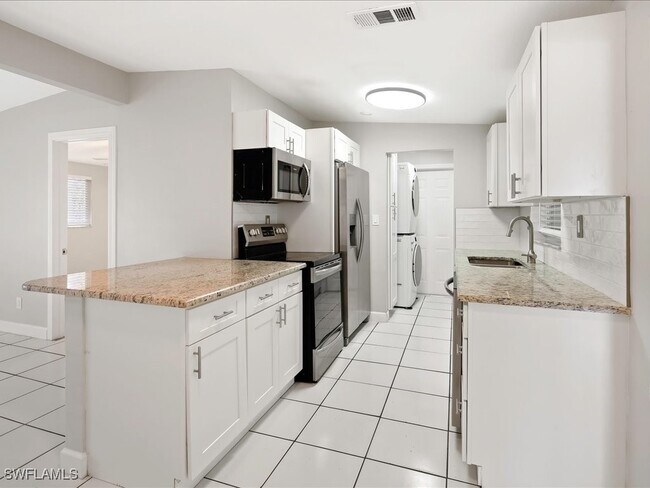 Building Photo - 1320 Barbizon Ln