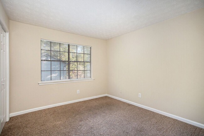 Building Photo - 4 bdrm, 2.5 bath in Stonecrest