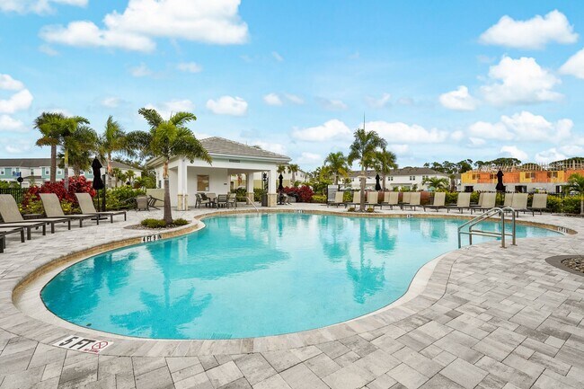 Building Photo - Beautifull Furnished Townhome - Nokomis - ...