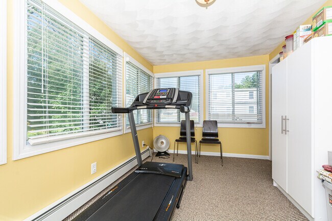 Building Photo - 5 Leon St