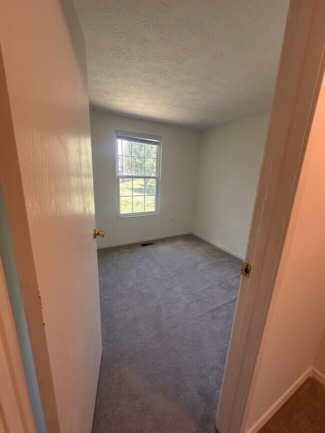 Building Photo - 445 Heather Ridge Dr